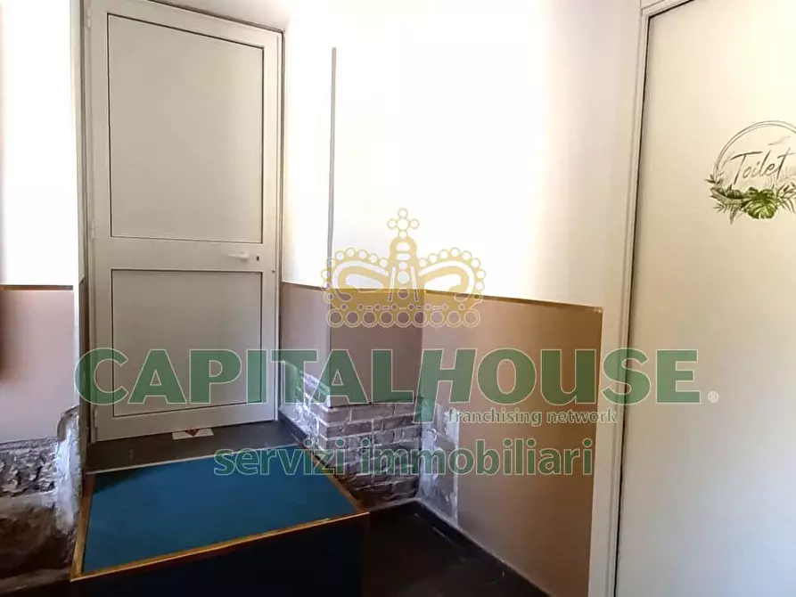 Immagine 19 di Locale commerciale in affitto  a Capua