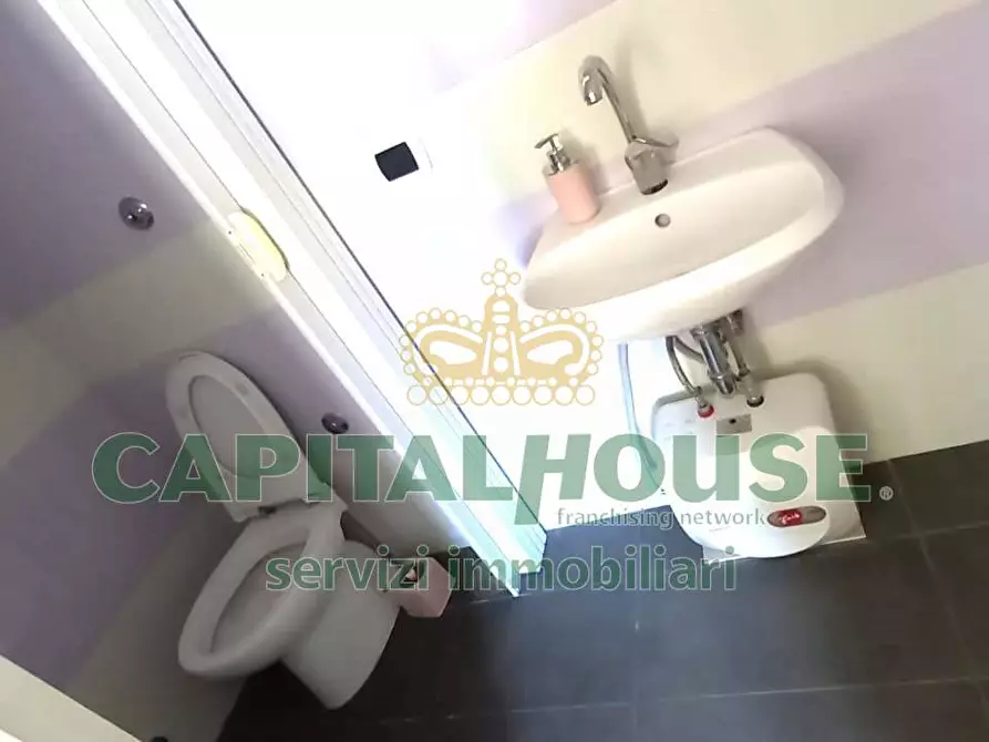 Immagine 21 di Locale commerciale in affitto  a Capua