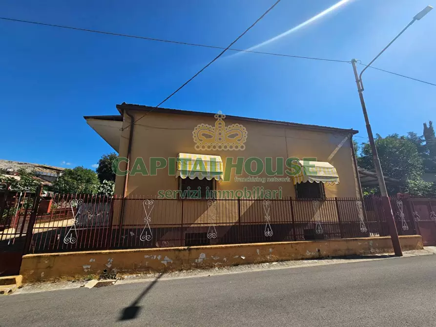 Immagine 4 di Villa in vendita  a Vitulazio