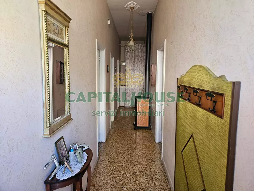 Immagine 9 di Villa in vendita  a Vitulazio