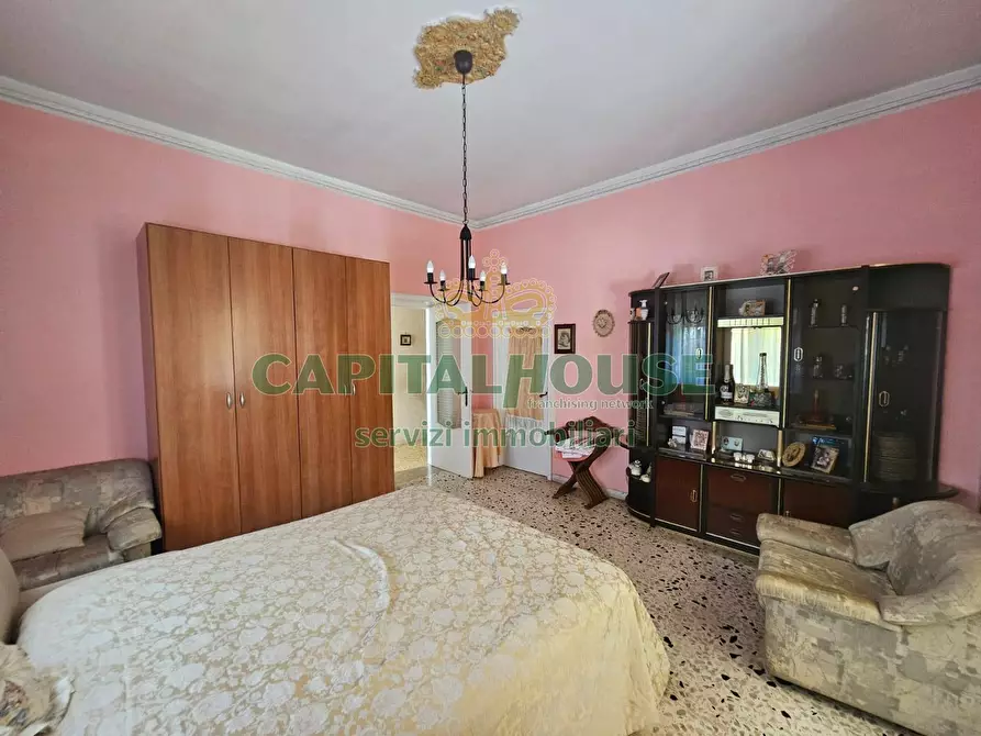 Immagine 13 di Villa in vendita  a Vitulazio