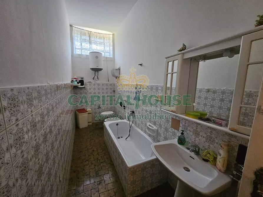 Immagine 18 di Villa in vendita  a Vitulazio