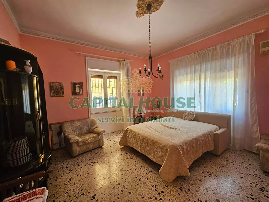 Immagine 20 di Villa in vendita  a Vitulazio