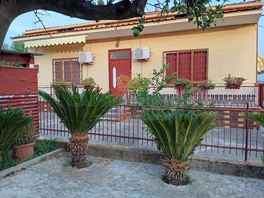 Immagine 2 di Villa in vendita  a Vitulazio