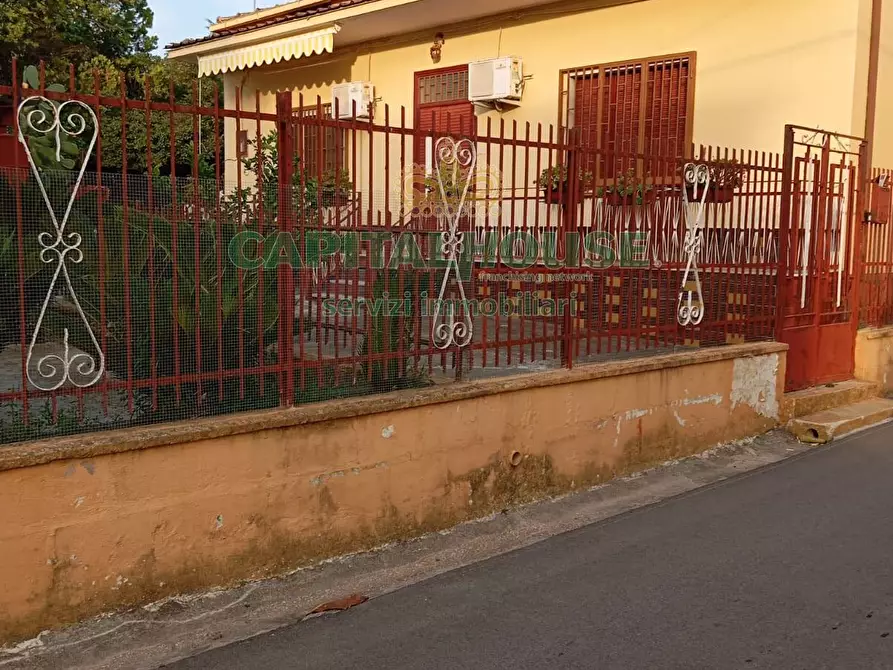 Immagine 3 di Villa in vendita  a Vitulazio