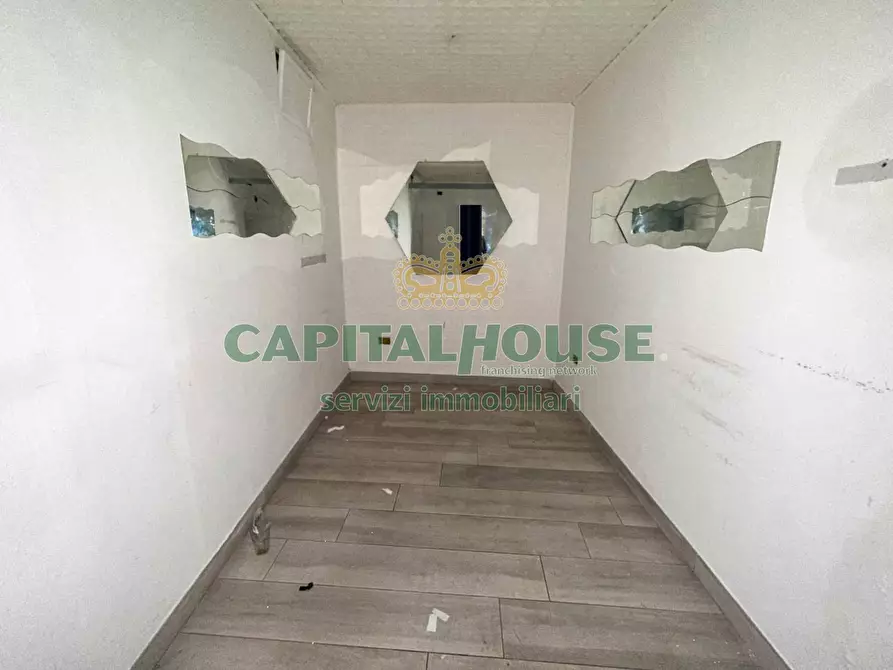 Immagine 4 di Locale commerciale in vendita  a Capua