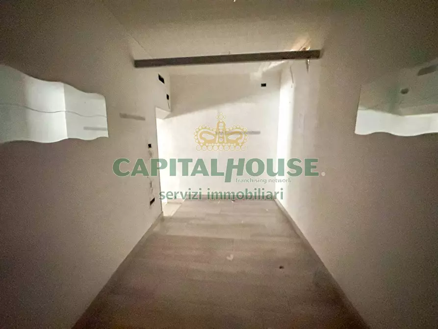 Immagine 5 di Locale commerciale in vendita  a Capua