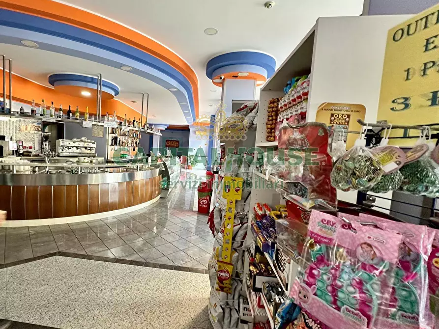 Immagine 2 di Attività commerciale in vendita  a Mercato San Severino