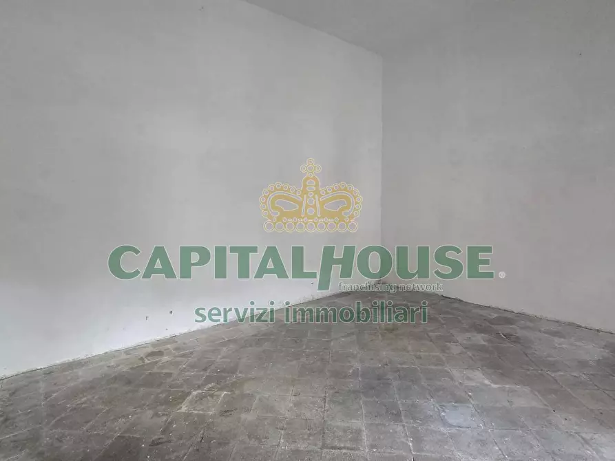 Immagine 6 di Locale commerciale in affitto  a San Nicola La Strada