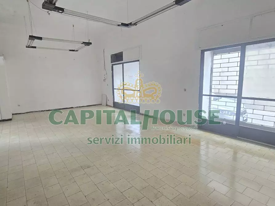 Immagine 7 di Locale commerciale in affitto  a San Nicola La Strada