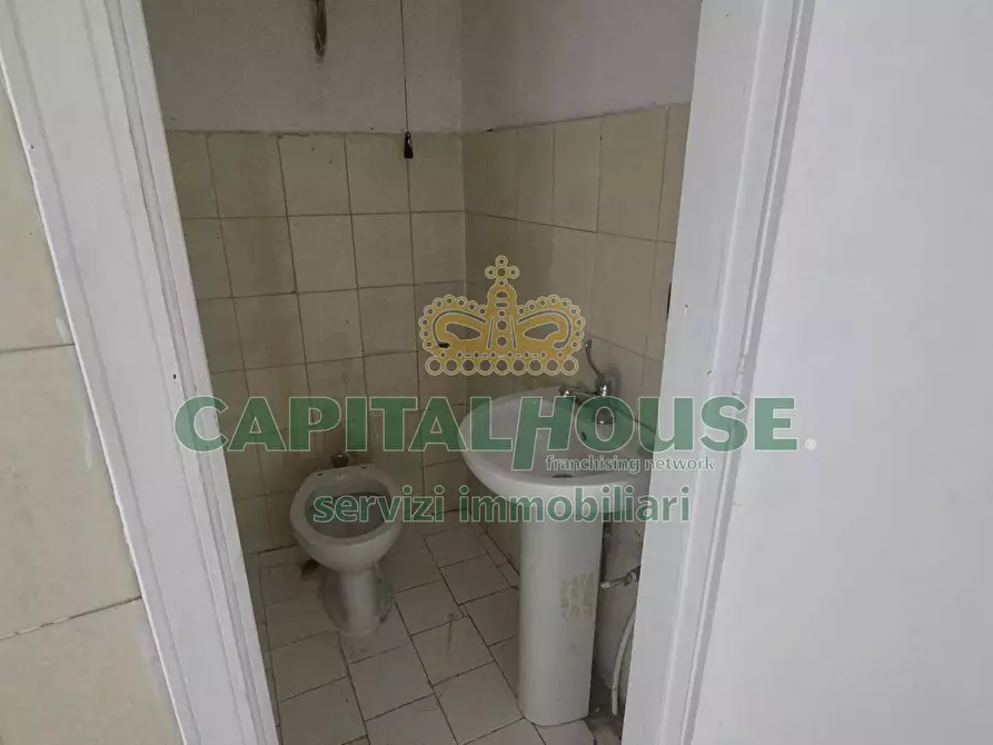 Immagine 9 di Locale commerciale in affitto  a San Nicola La Strada