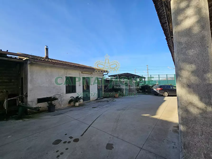 Immagine 22 di Casa indipendente in vendita  a Pignataro Maggiore