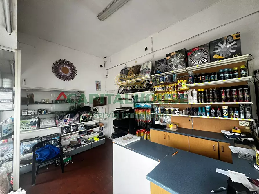 Immagine 3 di Locale commerciale in vendita  a Fisciano