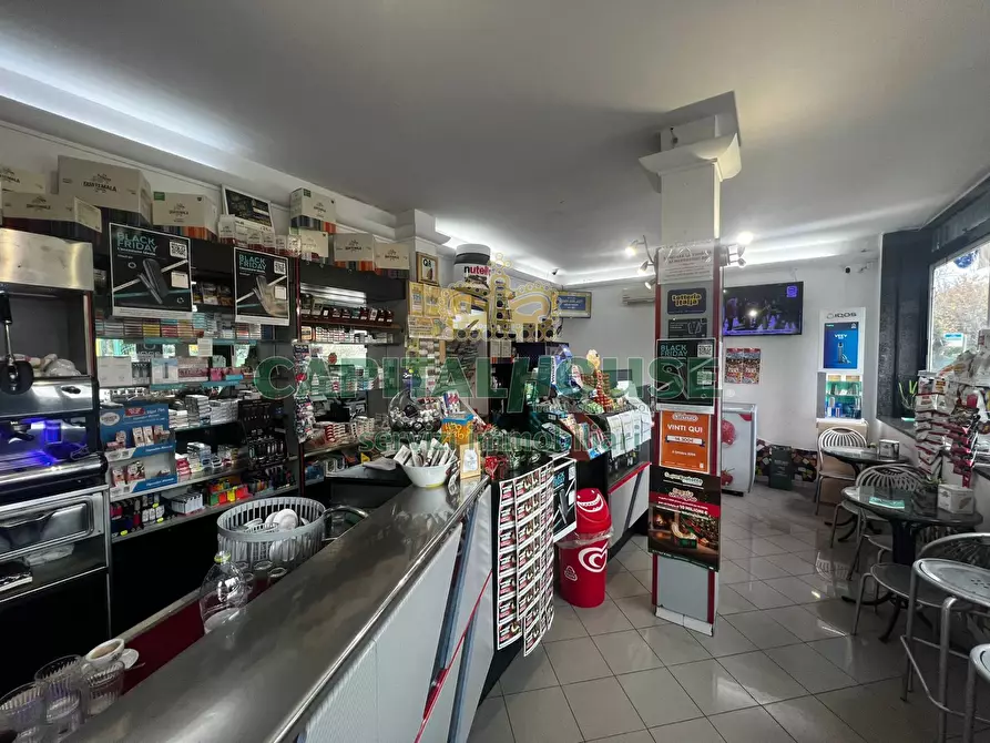 Immagine 6 di Locale commerciale in vendita  a Fisciano