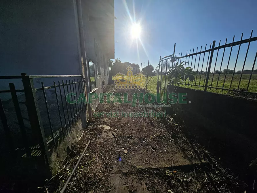 Immagine 19 di Rustico / casale in vendita  a Pignataro Maggiore