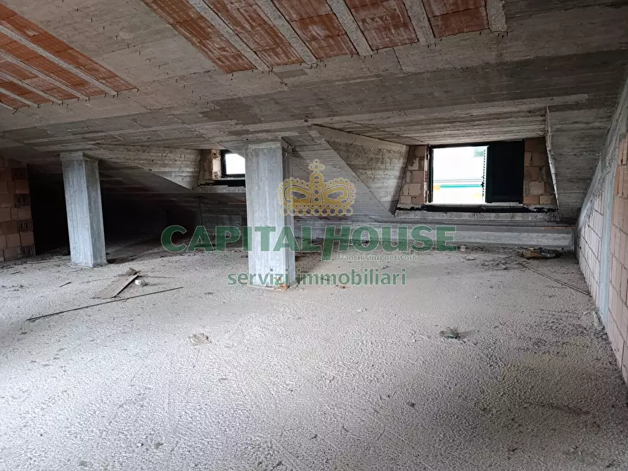 Immagine 4 di Attico in vendita  a Vitulazio