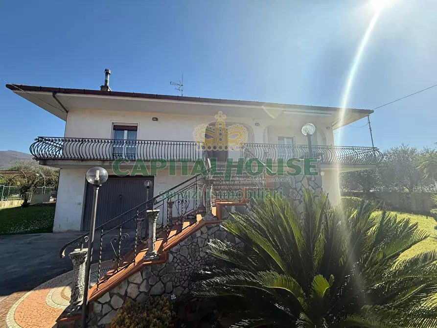 Immagine 1 di Villa in vendita  a Fisciano