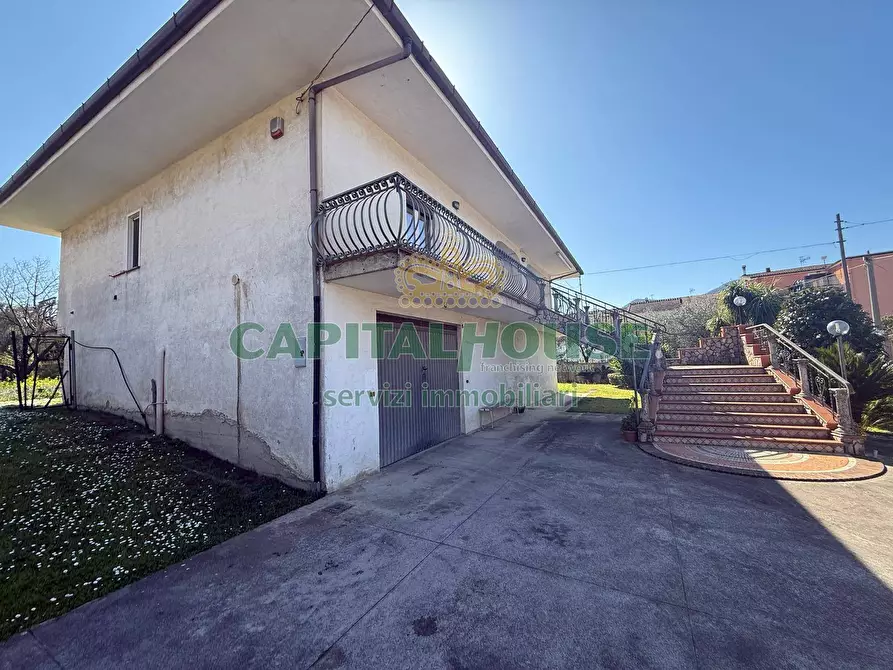 Immagine 2 di Villa in vendita  a Fisciano