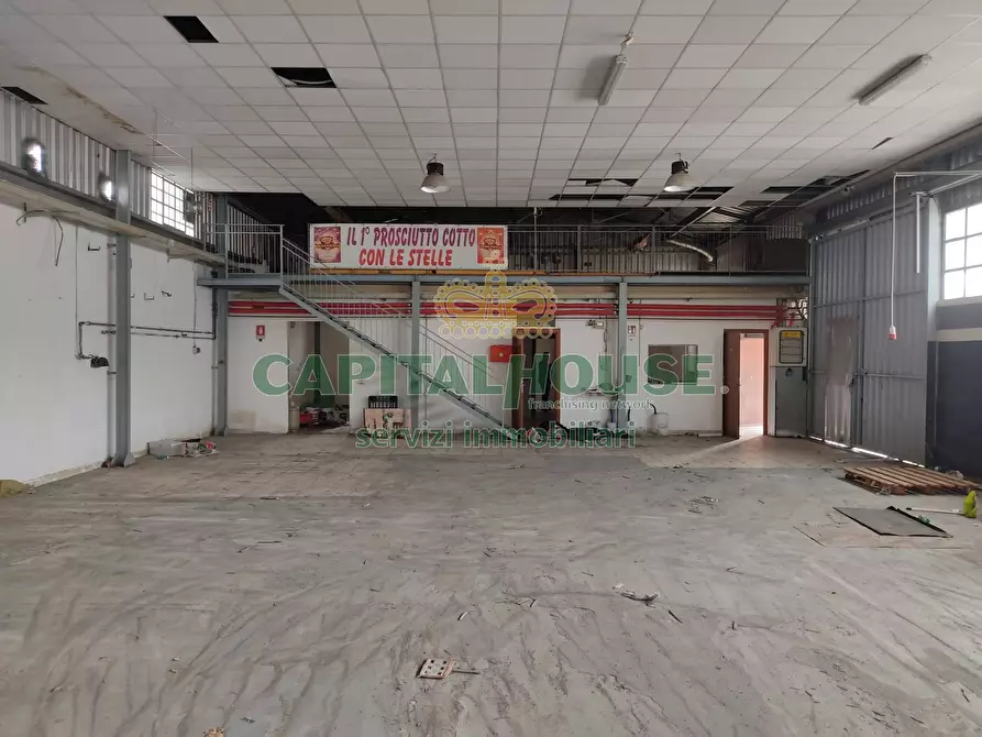 Immagine 8 di Capannone industriale in affitto  a Baiano
