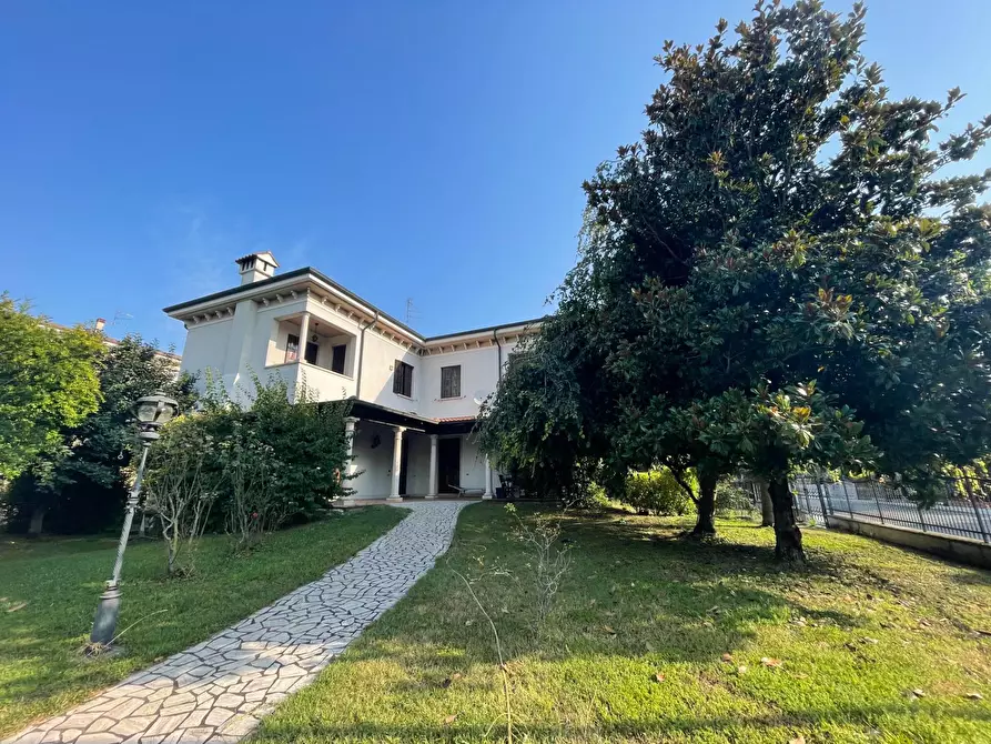 Immagine 1 di Casa indipendente in vendita  in F.LLI ROSSELLI a Borgo Virgilio