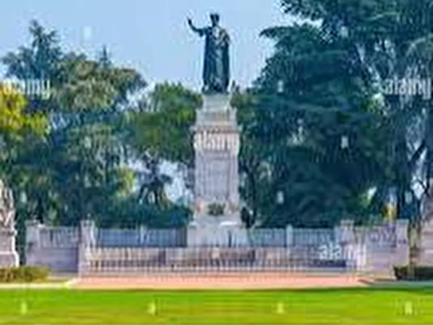 Immagine 1 di Appartamento in vendita  in PIAZZA VIRGILIANA a Mantova