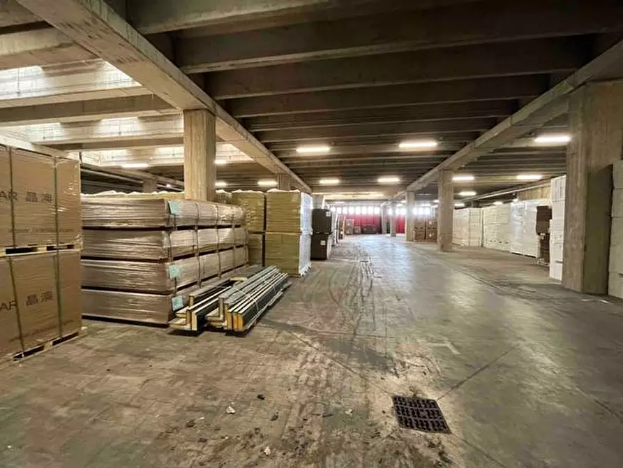 Immagine 4 di Magazzino in affitto  in Via Cristoforo Colombo a Mantova