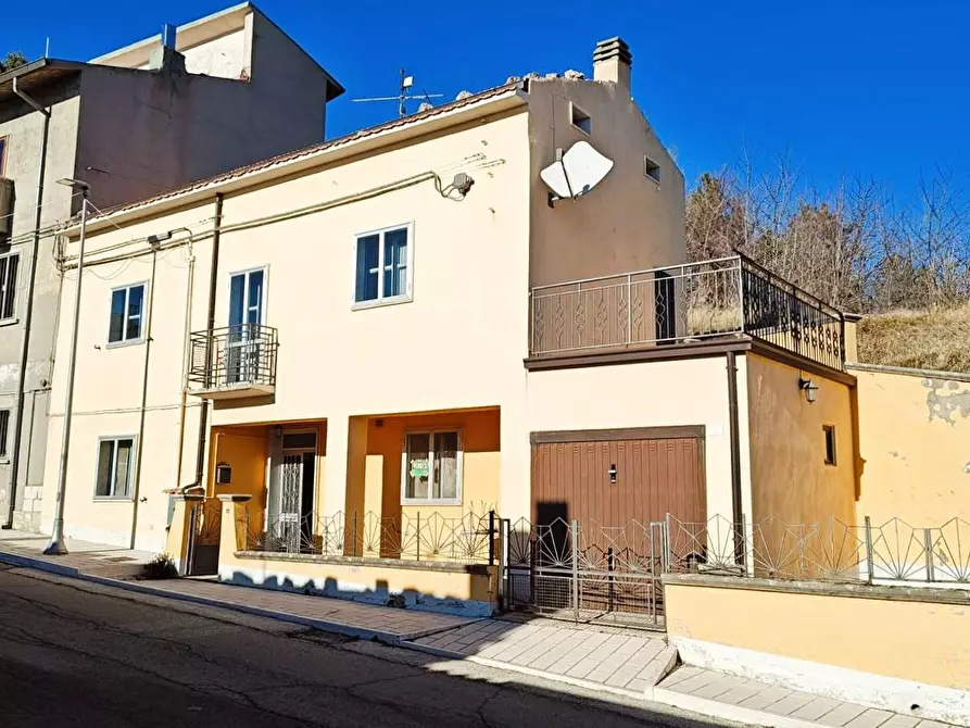 Immagine 1 di Casa indipendente in vendita  in Via Amendola a Torrebruna