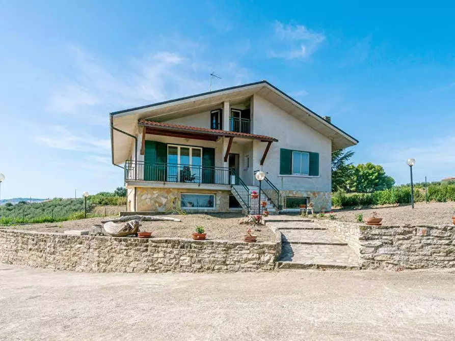 Immagine 1 di Villa in vendita  in Provinciale 125 a Montenero Di Bisaccia