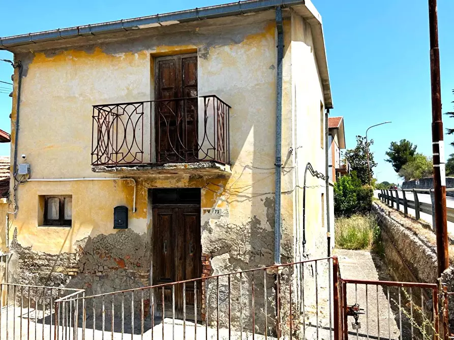 Immagine 1 di Casa indipendente in vendita  in contrada Torre Marino a Lanciano