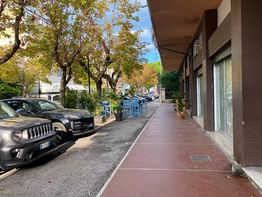 Immagine 21 di Locale commerciale in affitto  in Via Gasbarrini a Giulianova