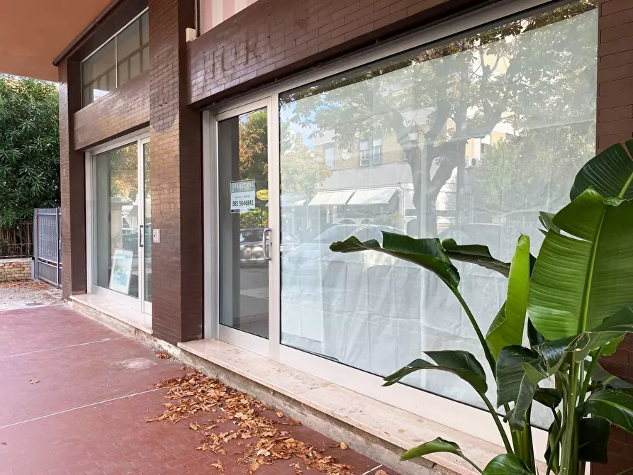 Immagine 22 di Locale commerciale in affitto  in Via Gasbarrini a Giulianova