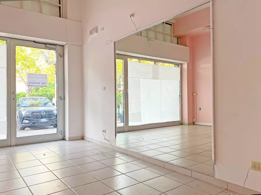 Immagine 3 di Locale commerciale in affitto  in Via Gasbarrini a Giulianova