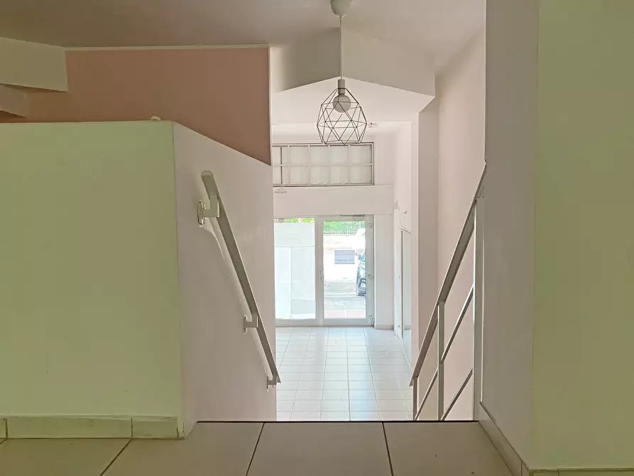 Immagine 8 di Locale commerciale in affitto  in Via Gasbarrini a Giulianova