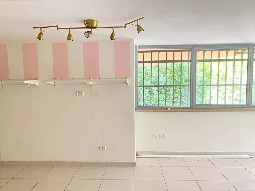Immagine 10 di Locale commerciale in affitto  in Via Gasbarrini a Giulianova