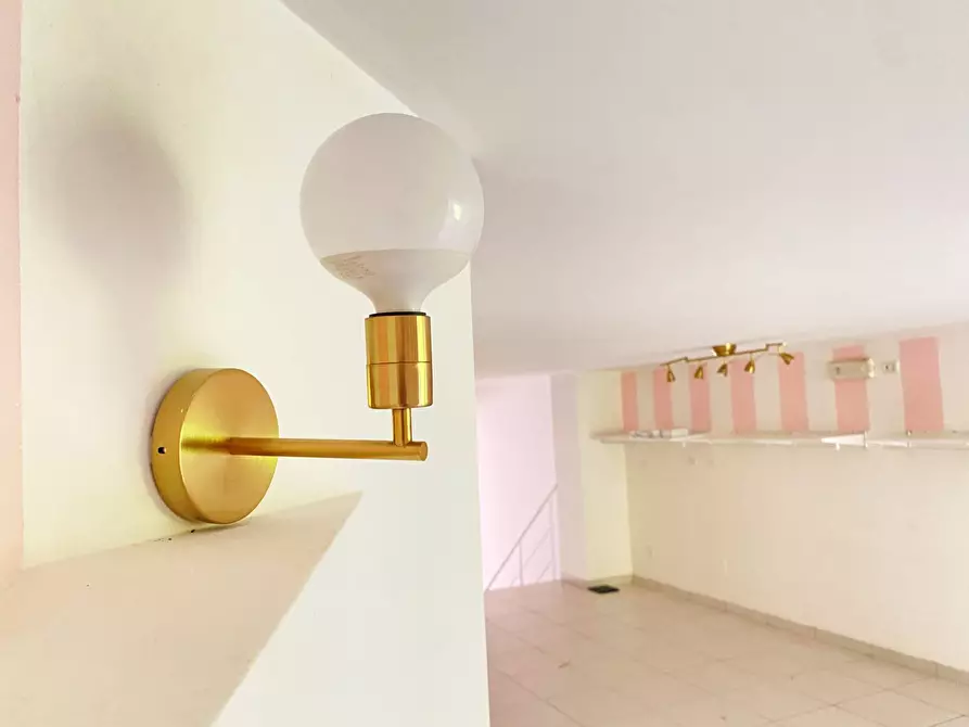 Immagine 11 di Locale commerciale in affitto  in Via Gasbarrini a Giulianova