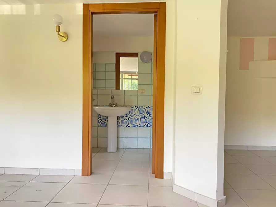 Immagine 14 di Locale commerciale in affitto  in Via Gasbarrini a Giulianova