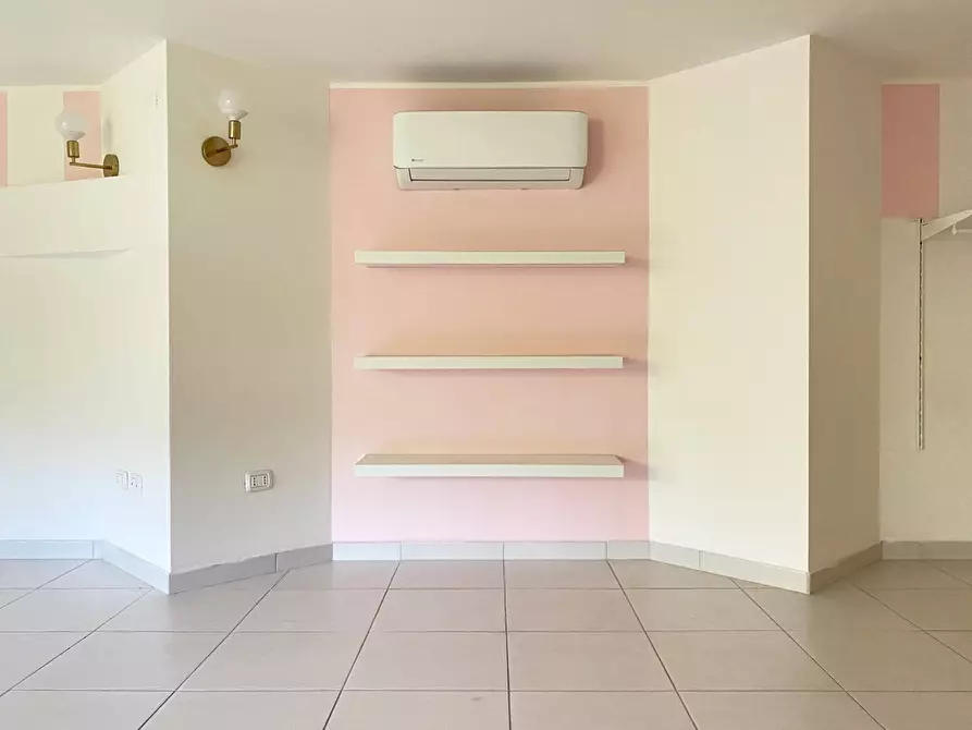 Immagine 17 di Locale commerciale in affitto  in Via Gasbarrini a Giulianova