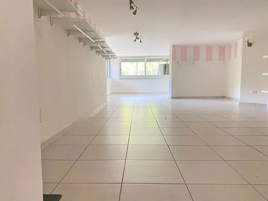 Immagine 18 di Locale commerciale in affitto  in Via Gasbarrini a Giulianova