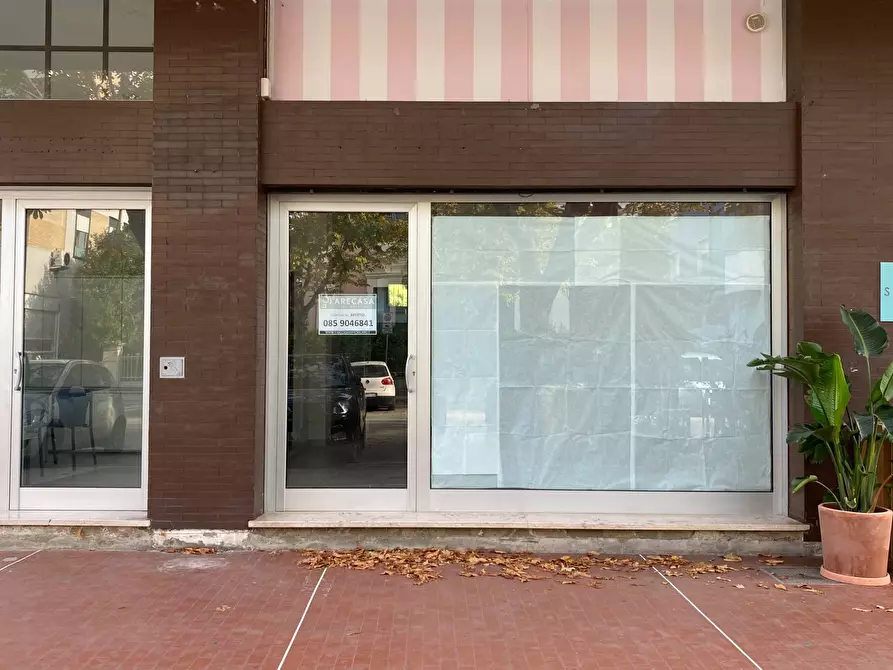Immagine 20 di Locale commerciale in affitto  in Via Gasbarrini a Giulianova
