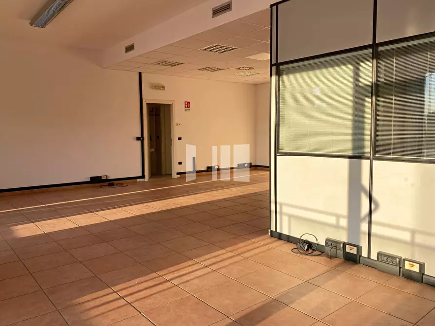 Immagine 5 di Locale commerciale in vendita  in Via Gramsci a Giulianova