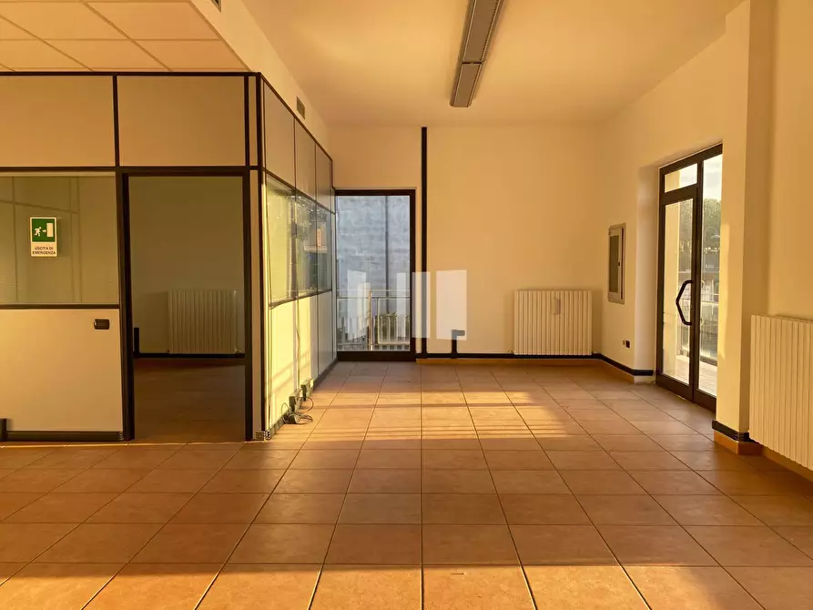 Immagine 3 di Locale commerciale in vendita  in Via Gramsci a Giulianova