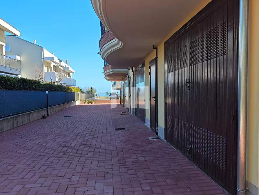 Immagine 24 di Attico in vendita  in Viale dei Pini a Giulianova