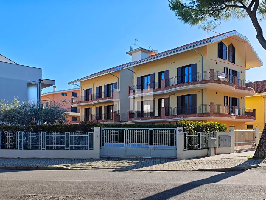 Immagine 27 di Attico in vendita  in Viale dei Pini a Giulianova