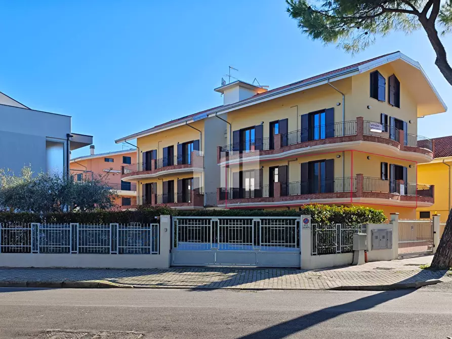 Immagine 28 di Appartamento in vendita  in Viale dei Pini a Giulianova