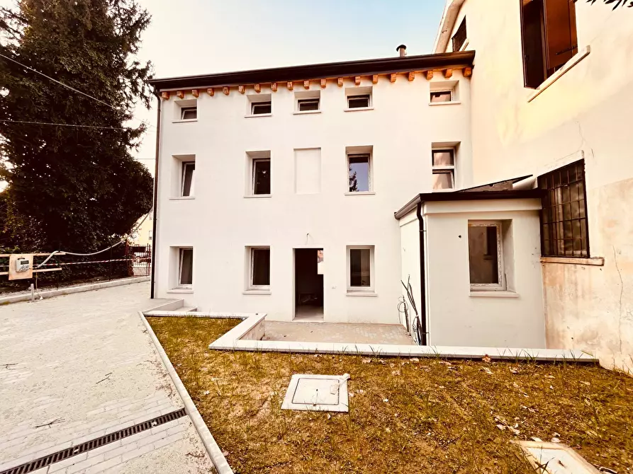 Immagine 1 di Casa indipendente in vendita  in Viale Trieste a Vicenza