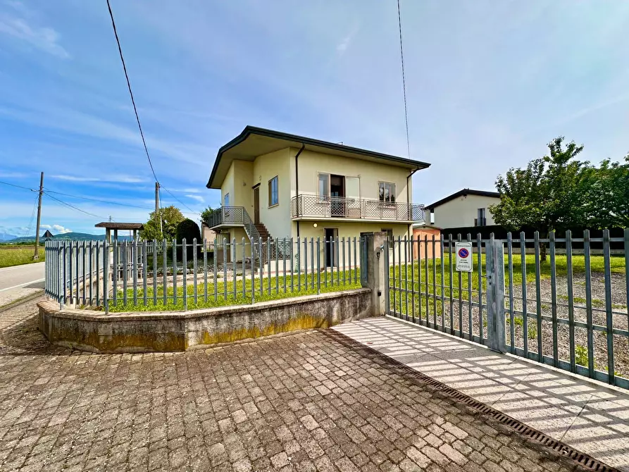 Immagine 1 di Villa in vendita  in Via Peraro a Noventa Vicentina