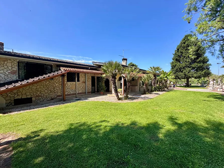 Immagine 22 di Villa in vendita  in Piazza San Marco a Lonigo