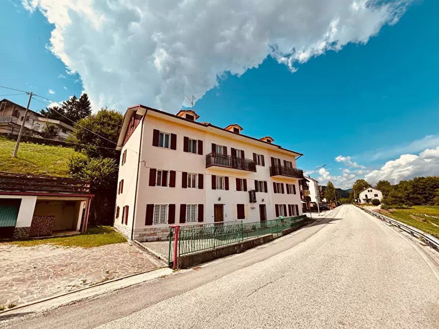 Immagine 1 di Appartamento in vendita  in Viale Dei Finanzieri a Tonezza Del Cimone