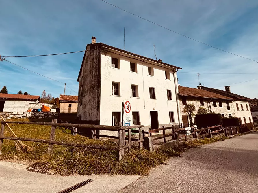 Immagine 3 di Casa semindipendente in vendita  in Via Villanova e Campo a Tonezza Del Cimone