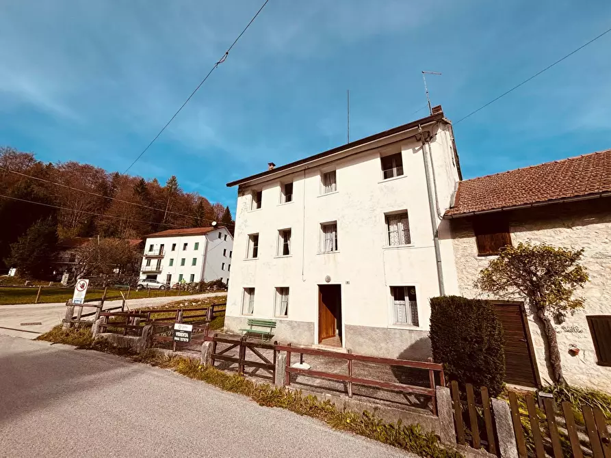 Immagine 1 di Casa semindipendente in vendita  in Via Villanova e Campo a Tonezza Del Cimone